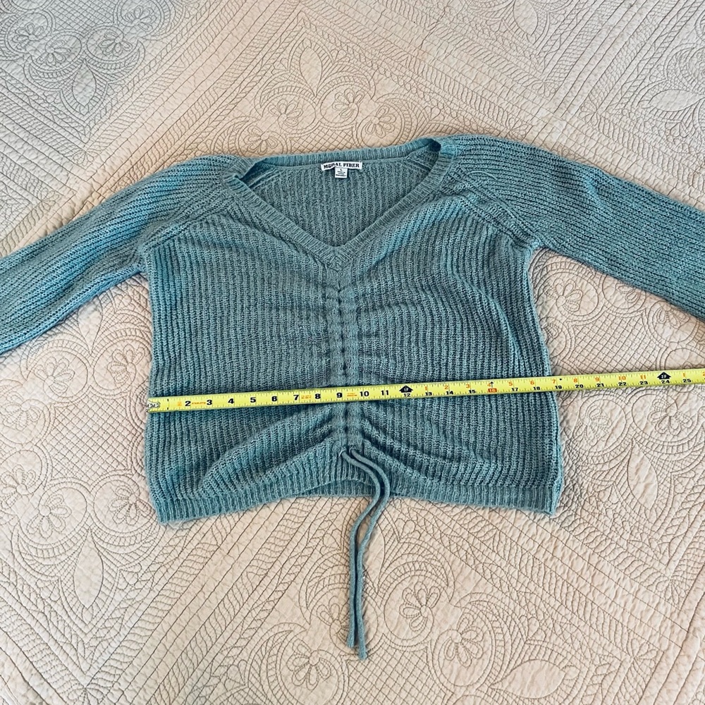 Cropped Sweater - Picture 7 of 9